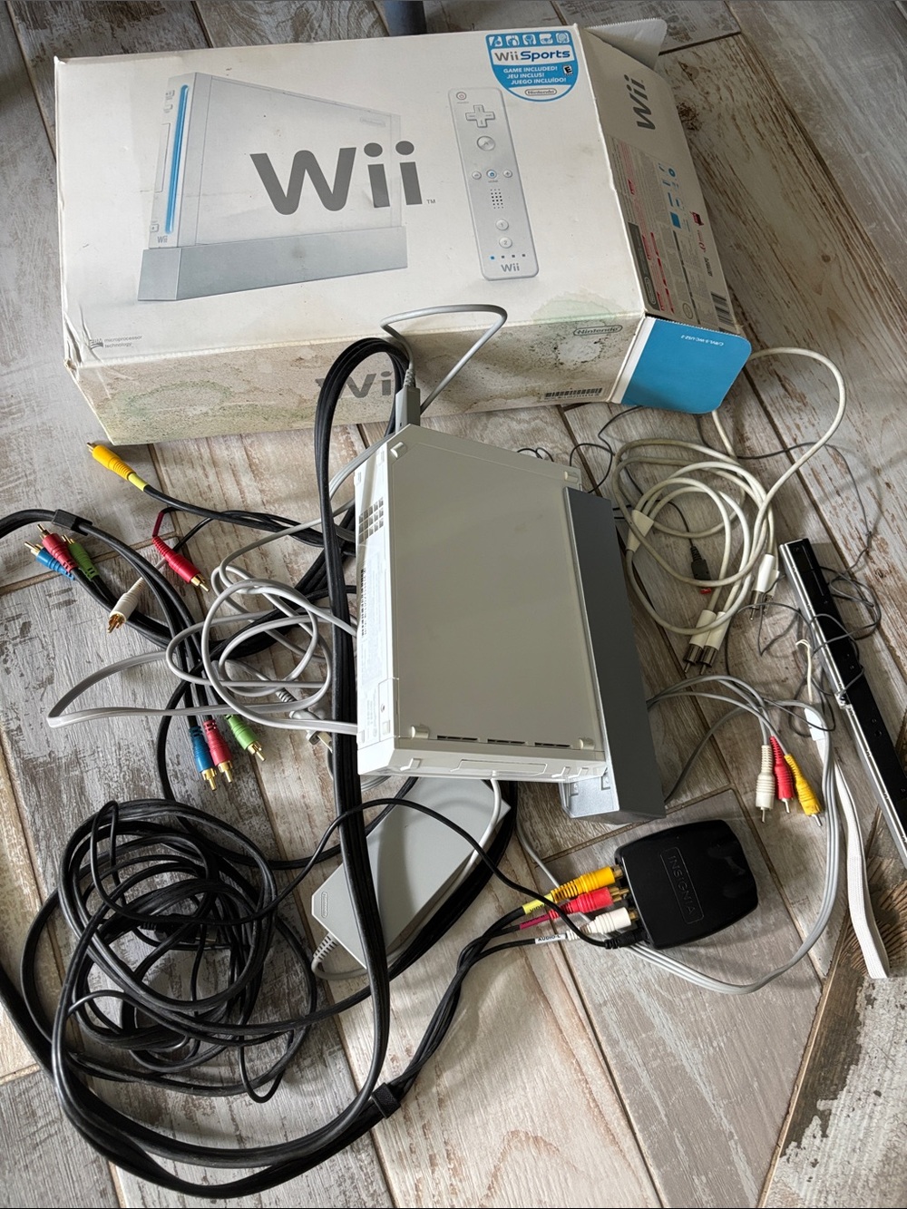 Nintendo Wii White Console Bundle with Cables